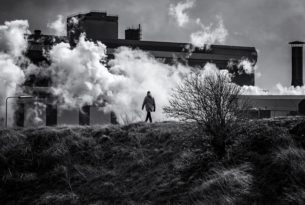 découvrez comment les émissions de gaz à effet de serre liées au transport impactent l'environnement et explorez des solutions pour réduire leur empreinte carbone.