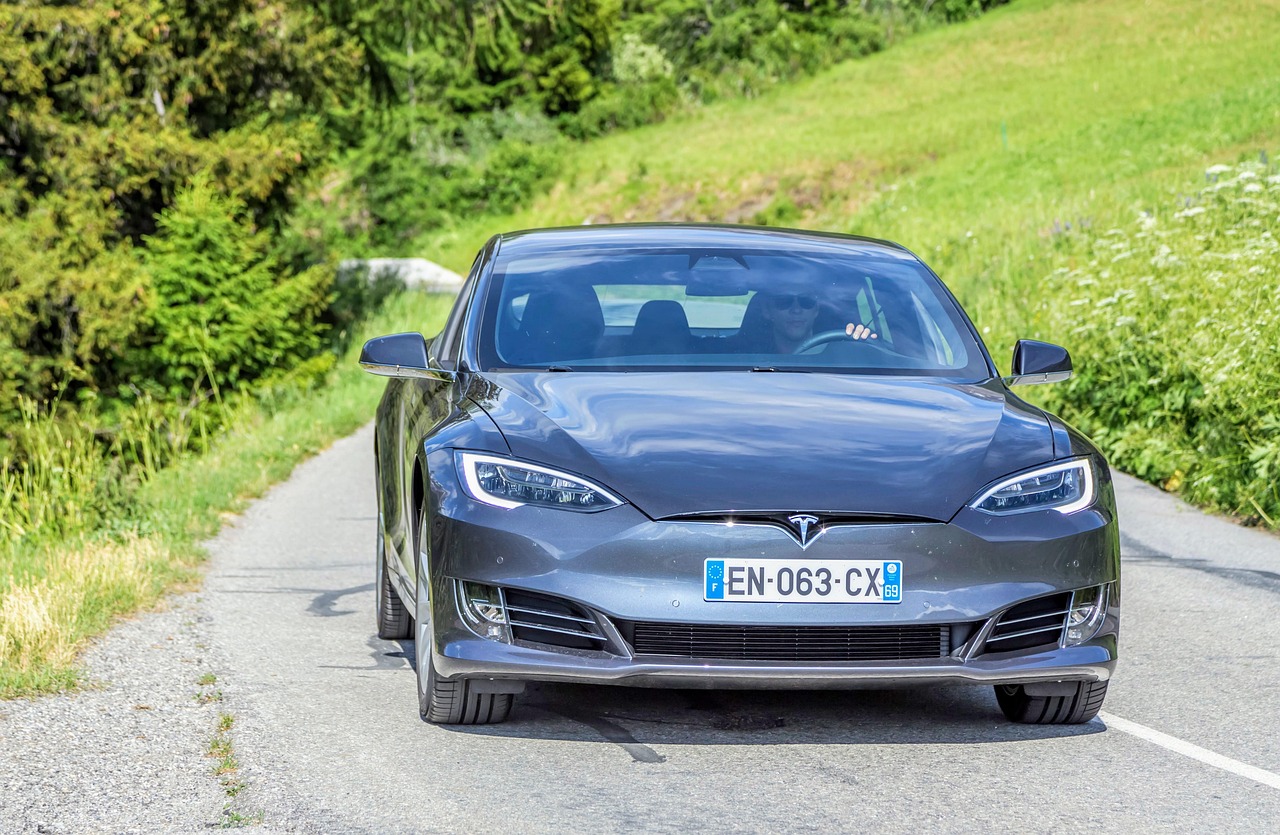 découvrez les mythes courants sur les voitures électriques et faites la lumière sur leurs véritables avantages et inconvénients.