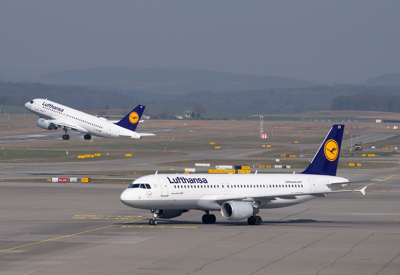 découvrez comment l'électrification des aéroports révolutionne le secteur aérien en réduisant les émissions de carbone et en améliorant l'efficacité énergétique.