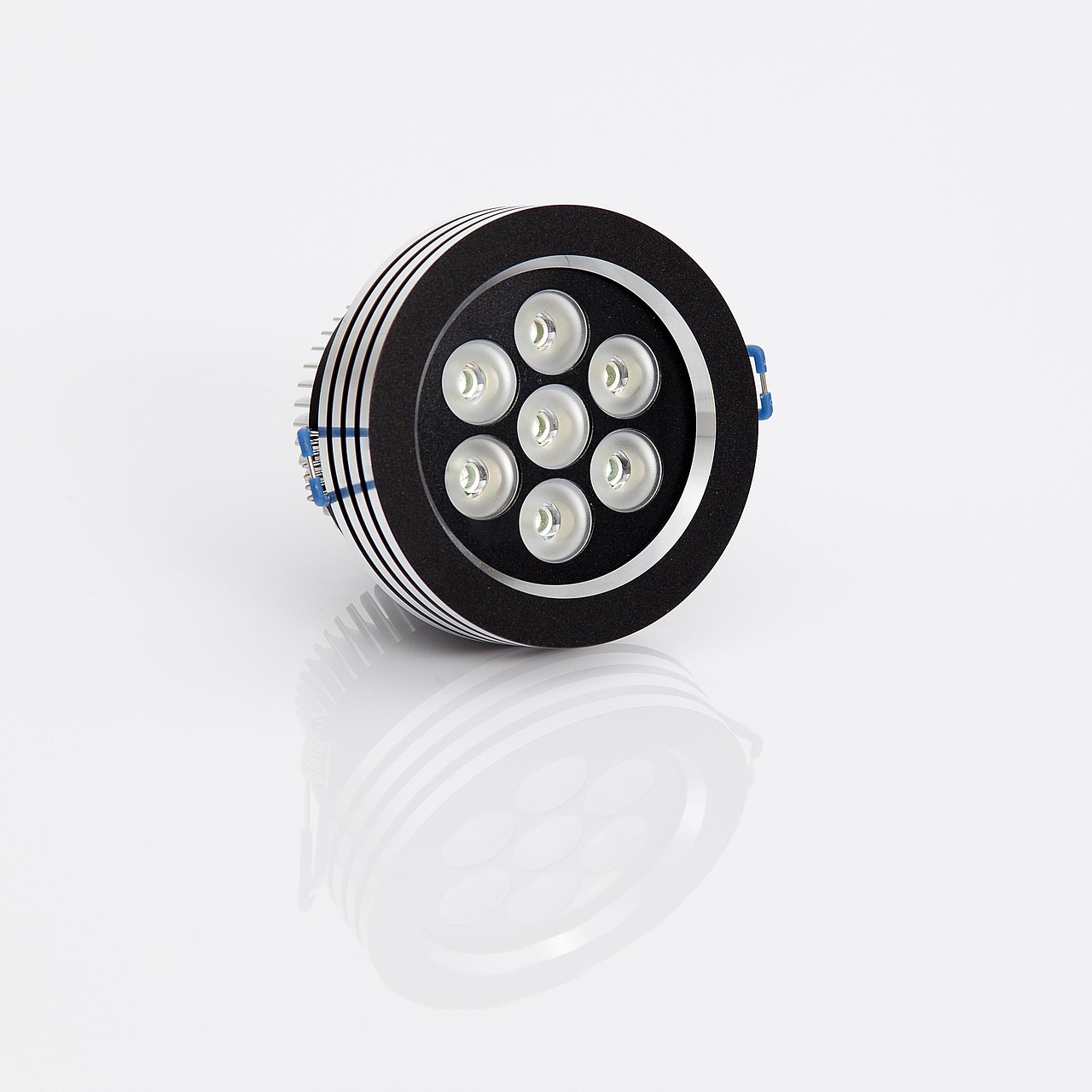 découvrez les méthodes efficaces pour mesurer et réduire la consommation d'électricité afin d'optimiser votre facture énergétique et protéger l'environnement.