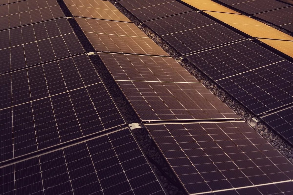 Bouygues Telecom se lance dans l’énergie solaire : un pas vers une alimentation propre pour son réseau