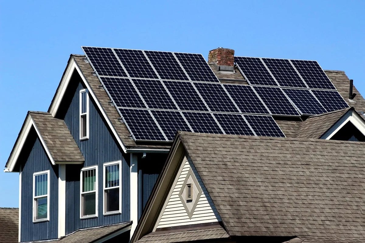 L’impact des panneaux solaires sur la diminution des émissions de carbone