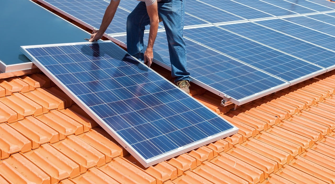 Lancement des travaux d’installation des panneaux solaires et des ombrières à l’espace Dambier de Champniers