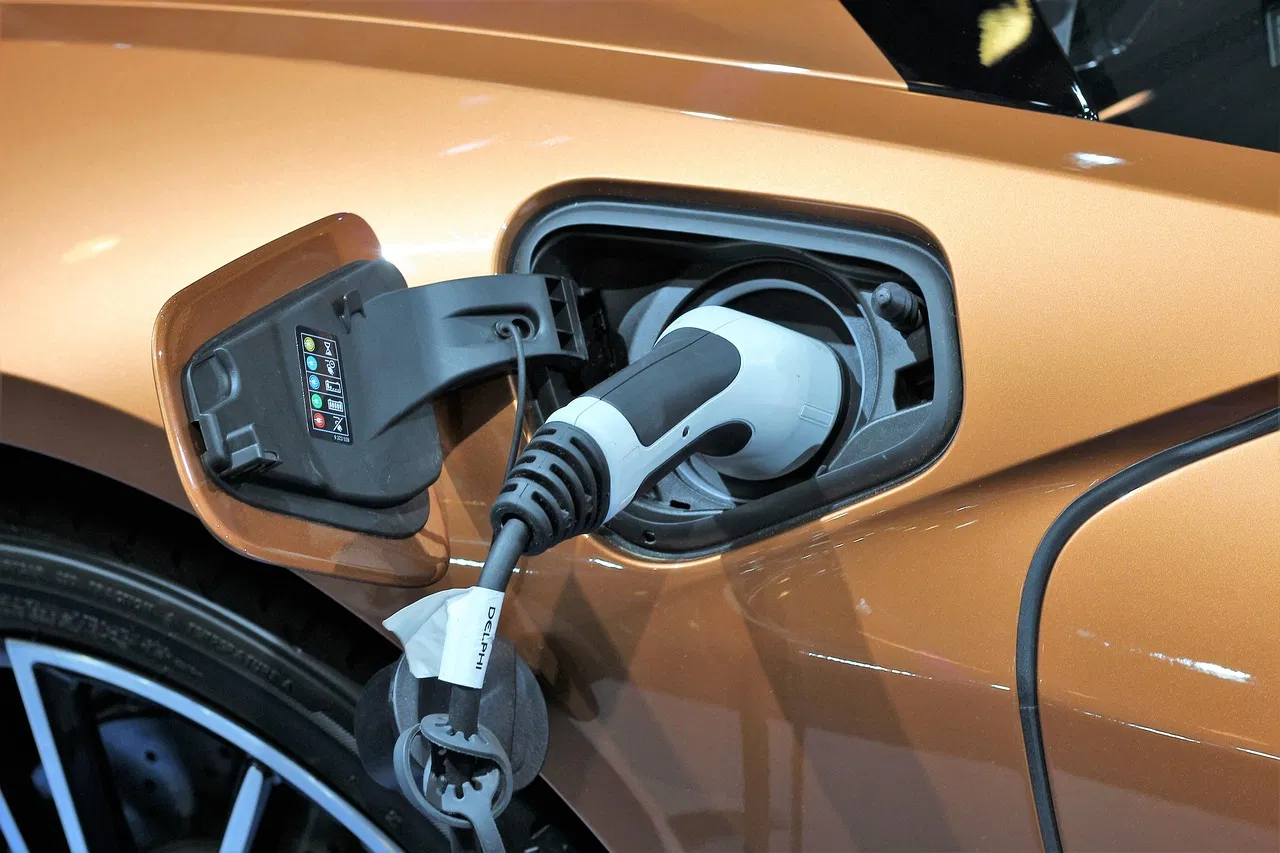 Voiture électrique ou hybride : comment choisir le modèle adapté à vos besoins en 2025 ?