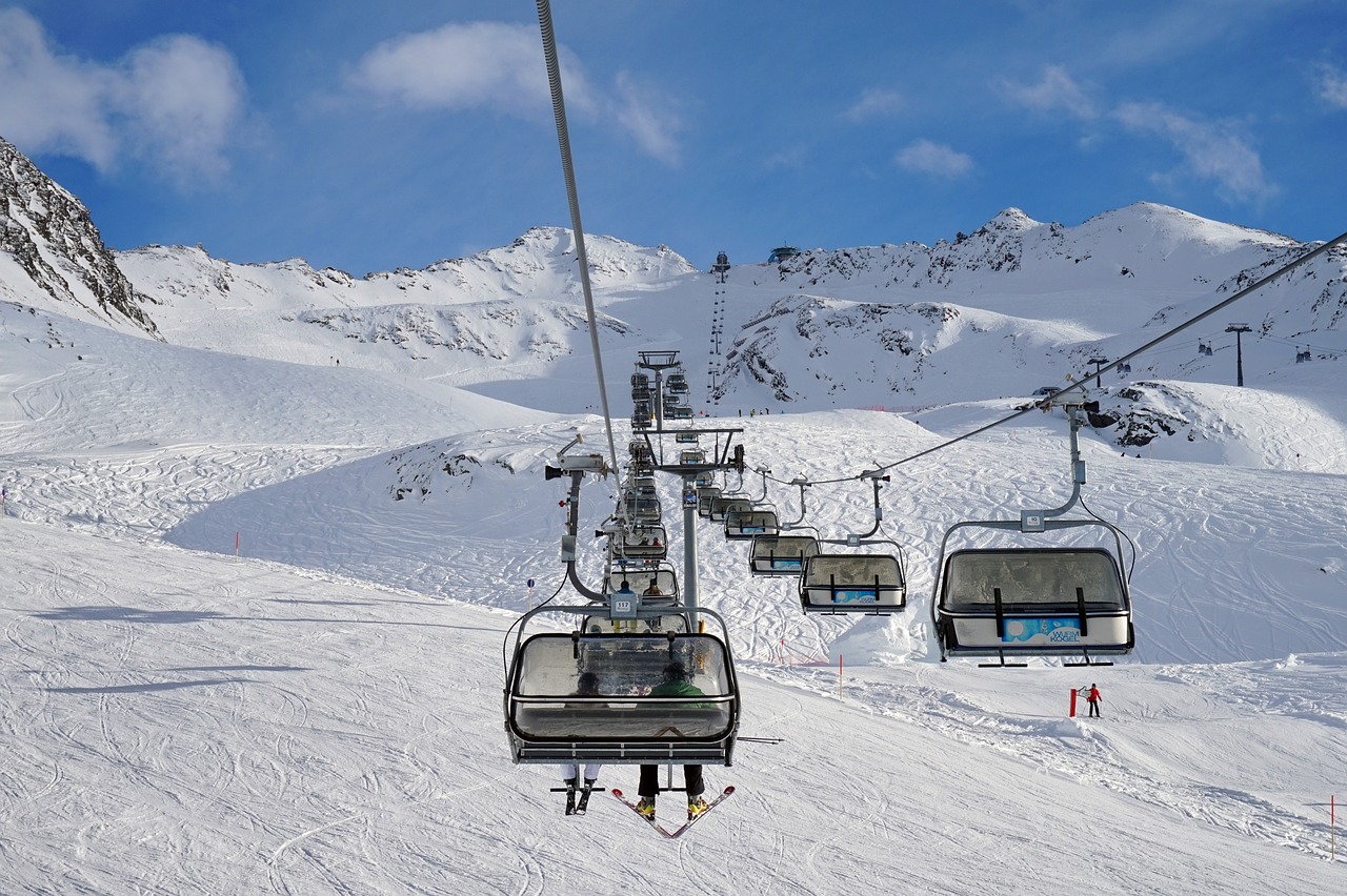 découvrez les meilleures stations de ski pour des vacances mémorables en montagne. profitez des pistes enneigées, d'un hébergement confortable et d'activités pour toute la famille dans les plus belles destinations de ski.