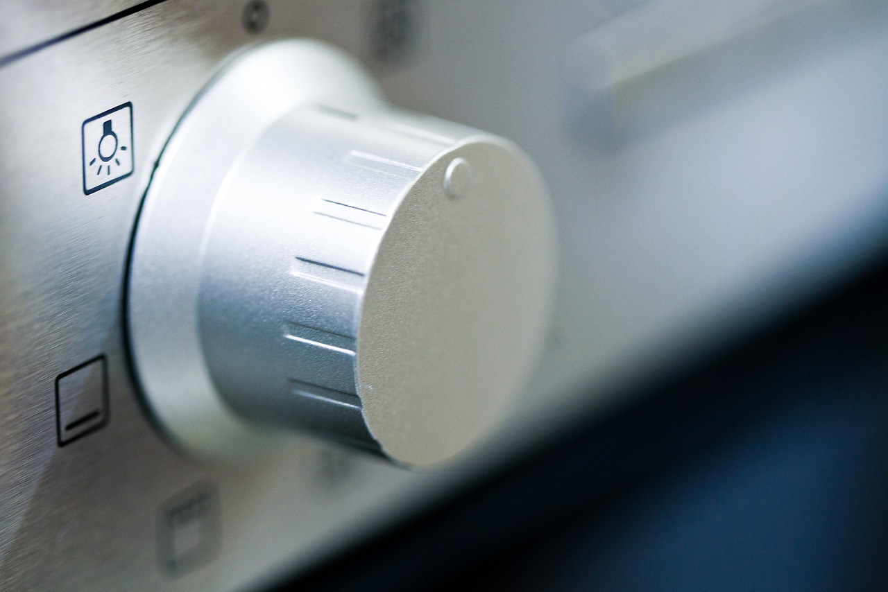 d&eacute;couvrez le m&eacute;canisme d'ajustement carbone aux fronti&egrave;res, une politique visant &agrave; r&eacute;duire les &eacute;missions de carbone li&eacute;es aux importations afin de prot&eacute;ger l'environnement et encourager des pratiques durables.